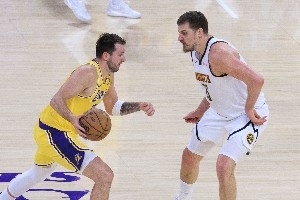 30+三双谁最多？第一遥不可及 东欧双胖来势汹汹 威詹登字乔在列 - 资讯配图