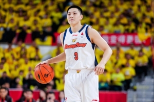 媒体人:胡明轩的身体机能不足以再打持球 球队没能力扩出来轮转 - 资讯配图