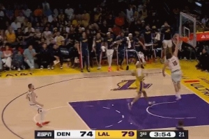 好家伙你跑这么快！约基奇瞅准时机抢断 一马当先反击单臂暴扣！ - 资讯配图