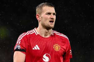 煎熬!英媒:德里赫特背伤反复已经伤缺3个多月,几次复出都失败 - 资讯配图