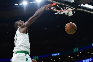 马祖拉：杰伦·布朗帮我们开了个好头 有时数据无法体现比赛影响 - 资讯配图