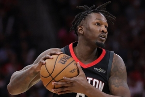 火箭VS鹈鹕裁判报告：漏判DFS发球5秒违例 杜兰特得球后一击致胜 - 资讯配图