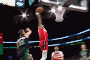 垃圾时间打嗨了！哈迪反击越过普理查德单臂滑翔劈扣打停 - 资讯配图