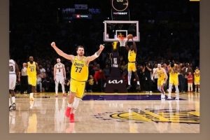 范德比尔特社媒称赞队友：东契奇是MVP 詹姆斯是赢家 - 资讯配图