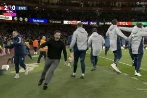 high翻了！道曼进球后阿尔特塔激情庆祝，狂奔高高跃起挥拳 - 资讯配图