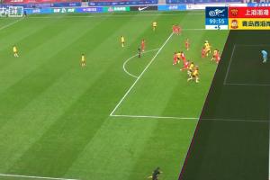 越了个脚尖！雷森德打入一球，VAR长时间检查后认定越位进球无效 - 资讯配图