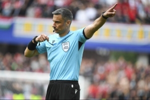 欧冠1/8决赛切尔西vs巴黎次回合裁判:温契奇担任主裁 - 资讯配图