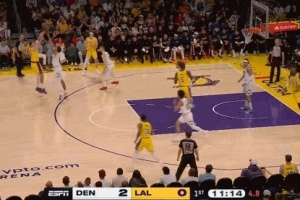 上来就对飙！穆雷迎着东契奇干拔三分命中 东契奇迅速answer ball - 资讯配图