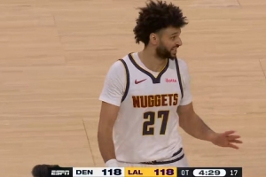 塞翁失马？贾马尔·穆雷加时犯满 全场14中1&三分7中1仅拿5分 - 资讯配图