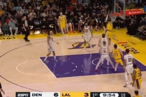 开始表演！东契奇送空接 艾顿经典脱手失误 - 资讯配图