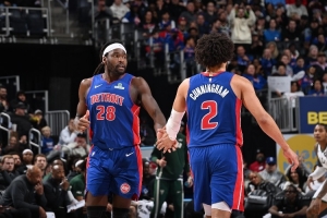 斯图尔特：新秀时的坎宁安说话就像老将 他每年都在进步 - 资讯配图