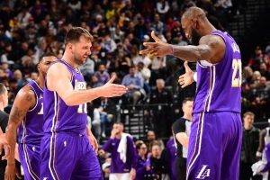 詹姆斯谈东契奇绝杀球：来自一位划时代球员的关键一投 - 资讯配图