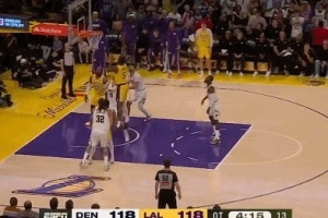 强硬一把！艾顿奋力拼下前场篮板 随后力压约基奇抛投得手 - 资讯配图