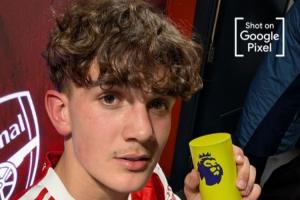 才16岁零73天！道曼赛后收获英超官方颁发的全场最佳奖杯 - 资讯配图