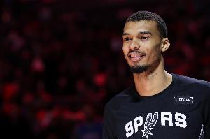 文班谈赛季末是否轮休:我每场都想打 但有些比赛确实可以轮休 - 资讯配图