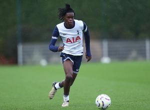 对利物浦完成英超首秀,罗马诺:热刺视19岁奥卢塞西为未来之星 - 资讯配图