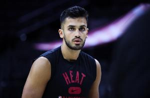 科尔：我对尤特赛文的了解不多 他今天首秀会有很多上场时间 - 资讯配图