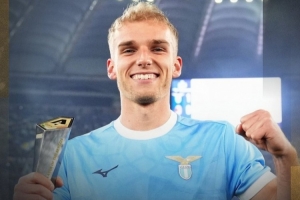 攻入唯一进球！伊萨克森当选拉齐奥vs米兰全场最佳球员 - 资讯配图