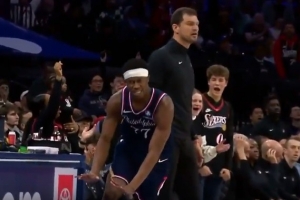 大心脏！埃奇库姆读秒后仰中投压哨命中 几乎杀死比赛！ - 资讯配图