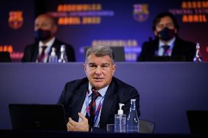 丰特团队成员批评拉波尔塔利用球员，后者怒斥：是他们自己想来的 - 资讯配图