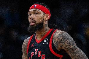 纯得分手!英格拉姆半场12中6砍全队最高15分 但0篮板0助攻 - 资讯配图