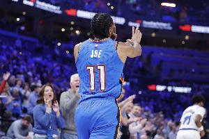 替补双射!以赛亚·乔三分8中4&麦凯恩三分9中5 合砍35分助队取胜 - 资讯配图