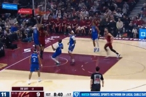 拿到首分！哈登一条龙突破上篮&弗拉格补防打手 可惜加罚没进！ - 资讯配图