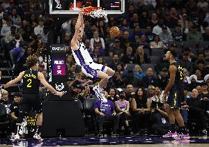 再伤一人！国王官方：尤班克斯遭左手尺侧副韧带撕裂 将接受手术 - 资讯配图