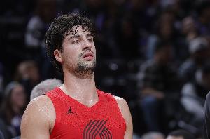 把锅背好！阿夫迪亚19中7&三分12投仅2中 还有7失误！ - 资讯配图