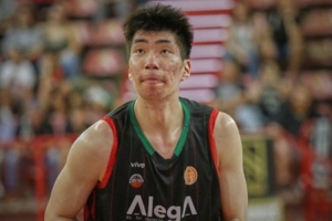 西乙常规赛-余嘉豪5投1中&罚球7中6 得到8分8板1助1断 - 资讯配图