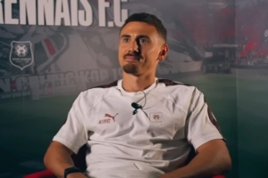 雷恩中场：训练时站偏30厘米会被德泽尔比叫停 图多尔要求侵略性 - 资讯配图