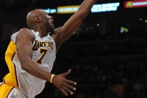 奥多姆:我一直自视为控卫 我可能是史上控球技术最好的大个子 - 资讯配图