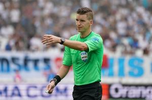 巴萨VS纽卡欧冠1/8决赛裁判:法国裁判组领衔,主裁判弗朗索瓦 - 资讯配图