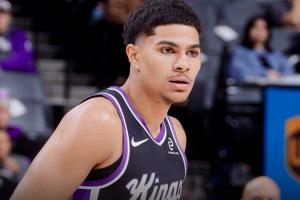 20年7号秀!Shams:国王与基利安·海斯签下一份两年合同 - 资讯配图