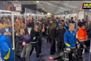 记者:巴萨阵中奥尔莫率先表态,鼓励队友们支持拉波尔塔 - 资讯配图