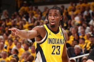 手感滚烫！内史密斯三分再中 一节半8中7独得24分&三分6中5 - 资讯配图