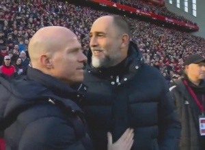 不认识人了?太阳报:图多尔赛前疑似将自家联络官误认为是斯洛特 - 资讯配图