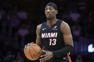 拉加·贝尔:在NBA单场得10分都很难 拿83分就更加疯狂了 - 资讯配图