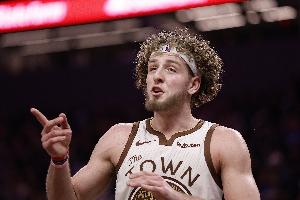 平民阵容!勇士今日首发:波杰、理查德、桑托斯、莱昂斯、波斯特 - 资讯配图