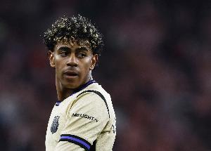 西媒:成为会员不到一年,亚马尔未能参加巴萨主席选举投票 - 资讯配图