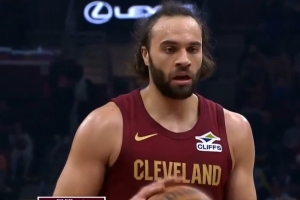 让球迷惊喜！斯特鲁斯赛季首秀 替补23分钟三分7中6砍下24分8板！ - 资讯配图