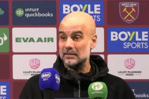 瓜帅：哈兰德身边有两亿名中后卫，他踢的是地球上最难踢的位置 - 资讯配图