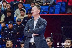 媒体人：青岛客场惜败上海 全队拼劲可嘉虽败犹荣 战斗青岛队！ - 资讯配图