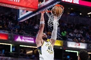 中规中矩！祖巴茨半场5中3拿到8分4板2助 其中3前场板 - 资讯配图