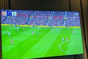 格拉利什社媒晒家中看球照夸赞B费:真是一位难以置信的球员 - 资讯配图