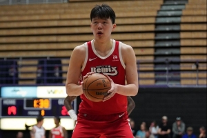媒体人：杨瀚森表现和对方防守关系不大 纯粹自己打得不好还得练 - 资讯配图