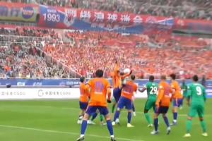 解说晒马德鲁加手球视频：应判点球，但主裁判无反应VAR也没介入 - 资讯配图