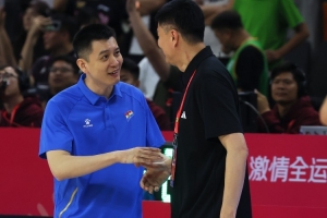 杨鸣：杜锋一直在顶着球队前进&压力很大 每个教练员都值得尊重 - 资讯配图