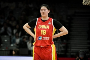 重点培养！宫鲁鸣指导与两名教练一同指导张子宇进行训练 - 资讯配图