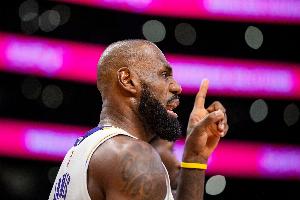 香波特:若你没按老詹的要求跑位 他会故意传球失误&让教练换下你 - 资讯配图